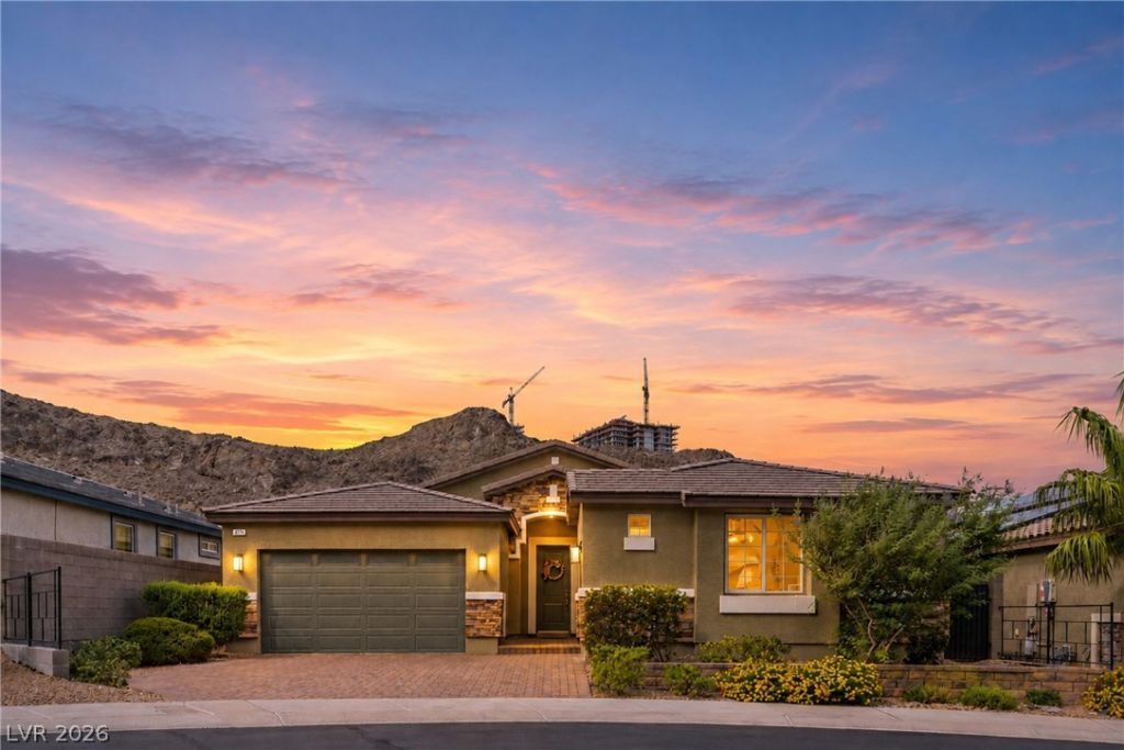 417 Oakey Crest Ridge Street, Henderson, NV 89012 Main Photo