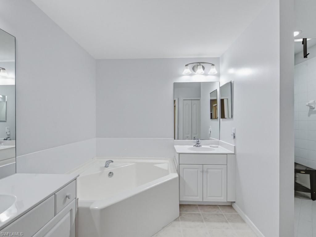 3445 Grand Cypress Dr, Unit 102, Naples, FL 34119 Photo