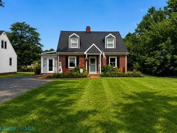 114 Main Street, Reedville, VA 22539