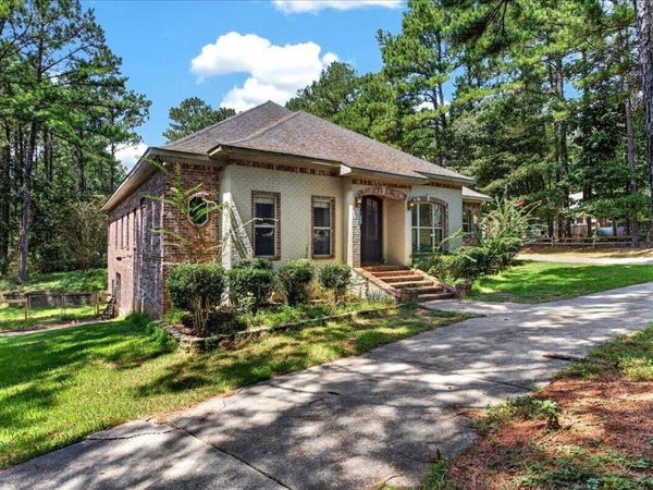 14 Bedford Forrest Ln., Hattiesburg, MS 39401