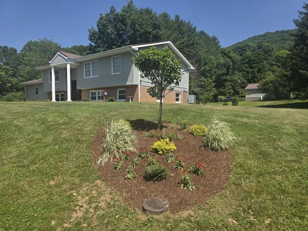 381 Pennsylvania Ave, Rainelle, WV 25962