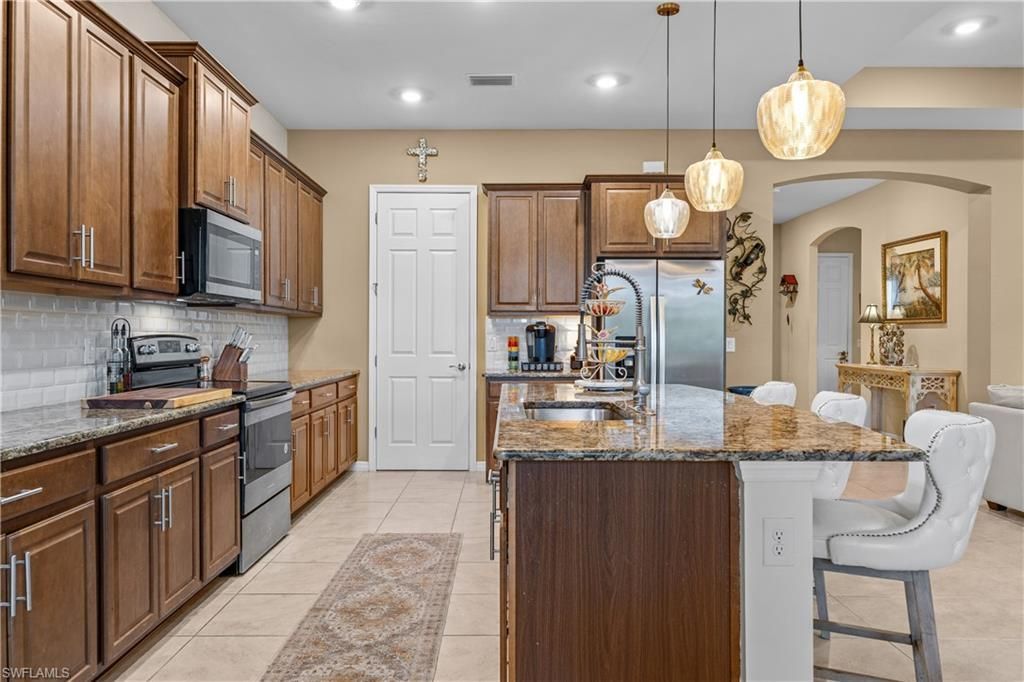 3286 Baravaldo Cir, Cape Coral, FL 33909 Photo