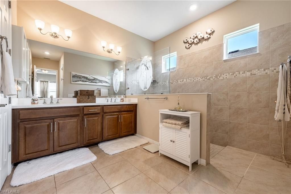 3286 Baravaldo Cir, Cape Coral, FL 33909 Photo
