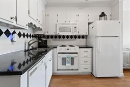 1919 Spring St. photo 4