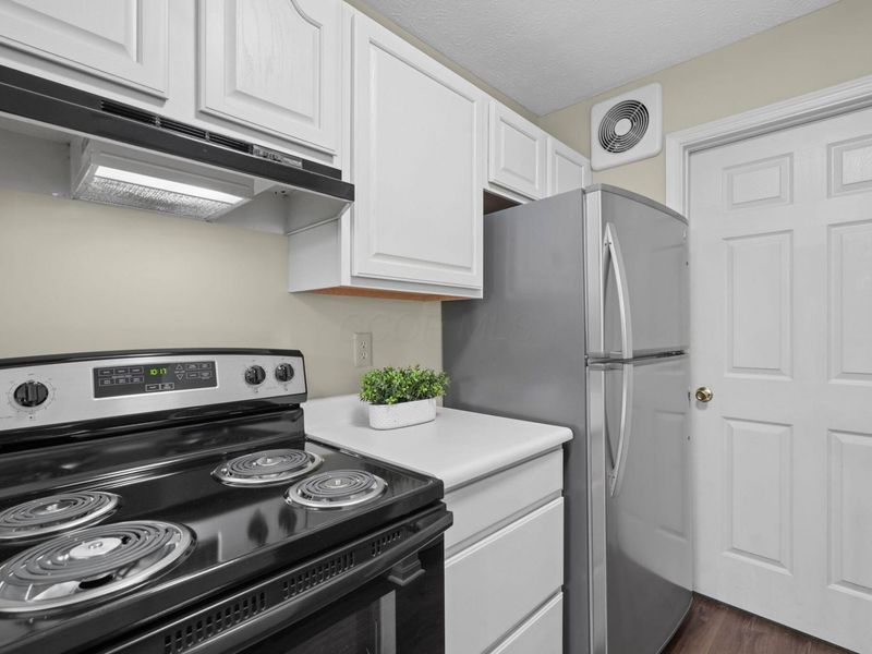 6767 Meadow Creek Drive, Unit 104, Columbus, OH 43235 Photo 10