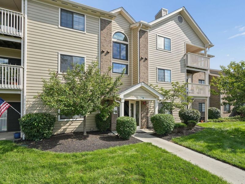 6767 Meadow Creek Drive, Unit 104, Columbus, OH 43235 Photo 2