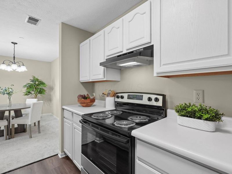 6767 Meadow Creek Drive, Unit 104, Columbus, OH 43235 Photo 8
