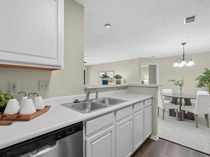 6767 Meadow Creek Drive, Unit 104, Columbus, OH 43235 Photo 9
