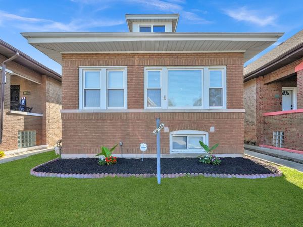 8133 S Loomis Boulevard , Chicago, IL 60620