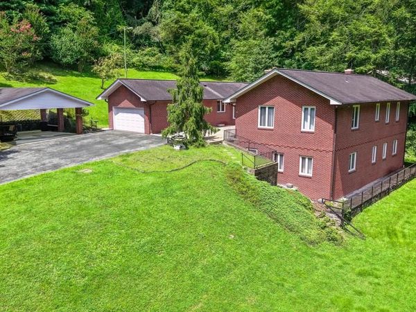1009 APPALACHIAN HIGHWAY, PINEVILLE, WV 24874