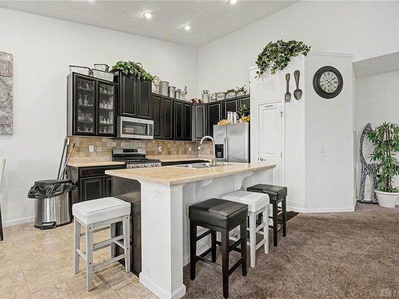 562 Recess Drive, Riverside, OH 45404 Photo 8