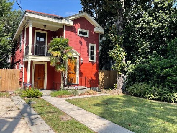 1736 BORDEAUX Street, New Orleans, LA 70115