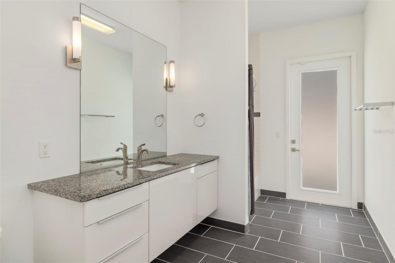 4524 Riverwood Avenue, Sarasota, FL 34231 Photo