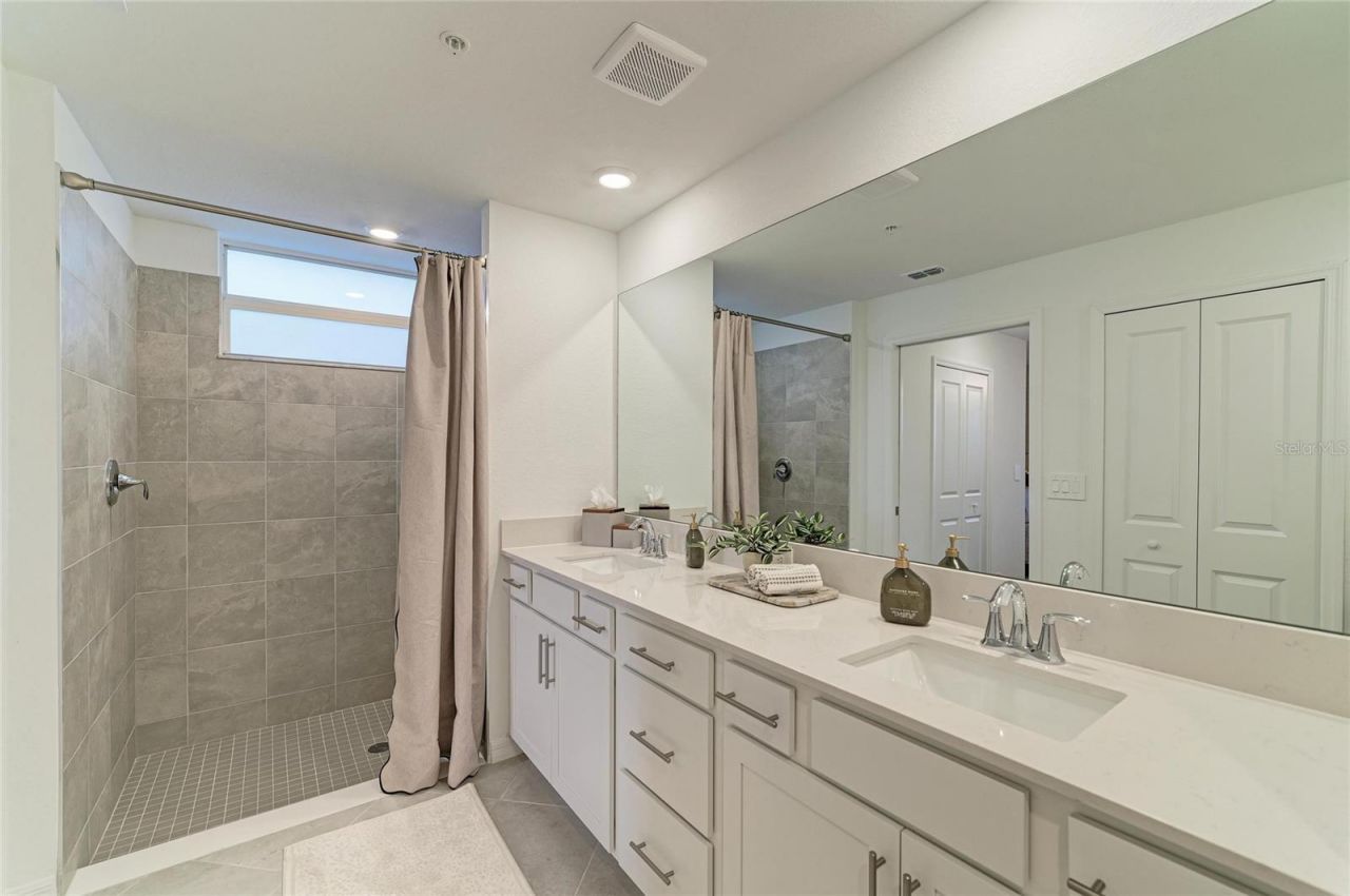 19015 Scallop Loop, Unit 108, Lakewood Ranch, FL 34211 Photo