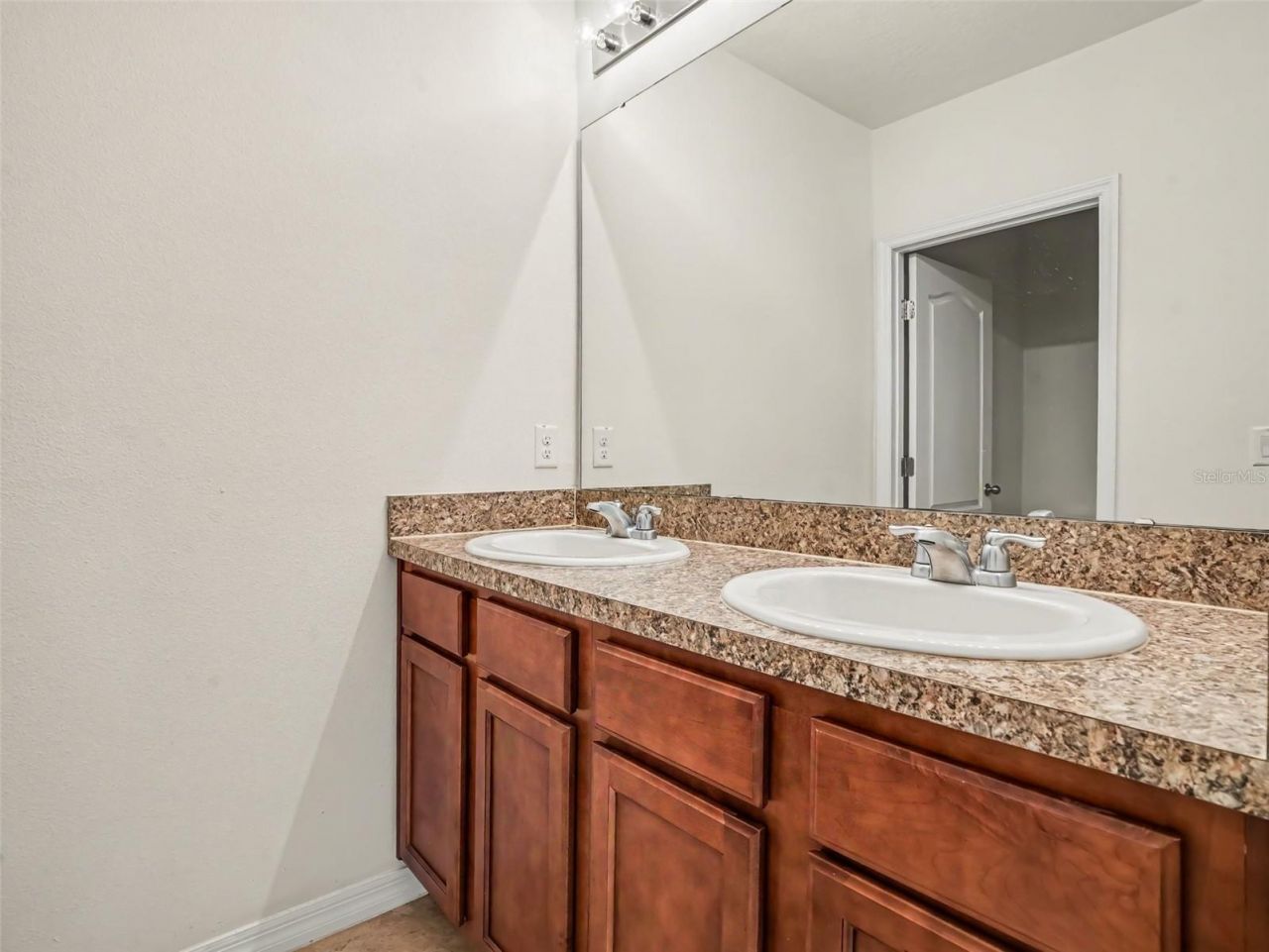 281 St Georges Circle, Eagle Lake, FL 33839 Photo