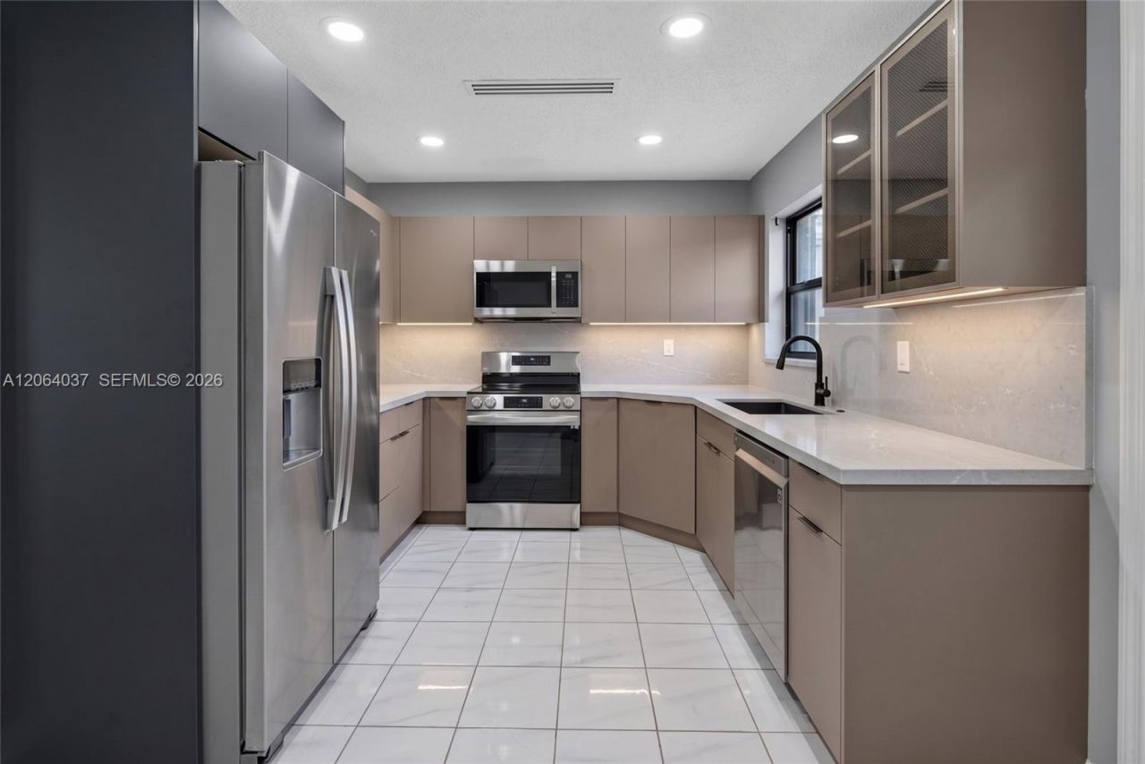 17950 NW 6th Court , Miami Gardens, FL 33169 Photo