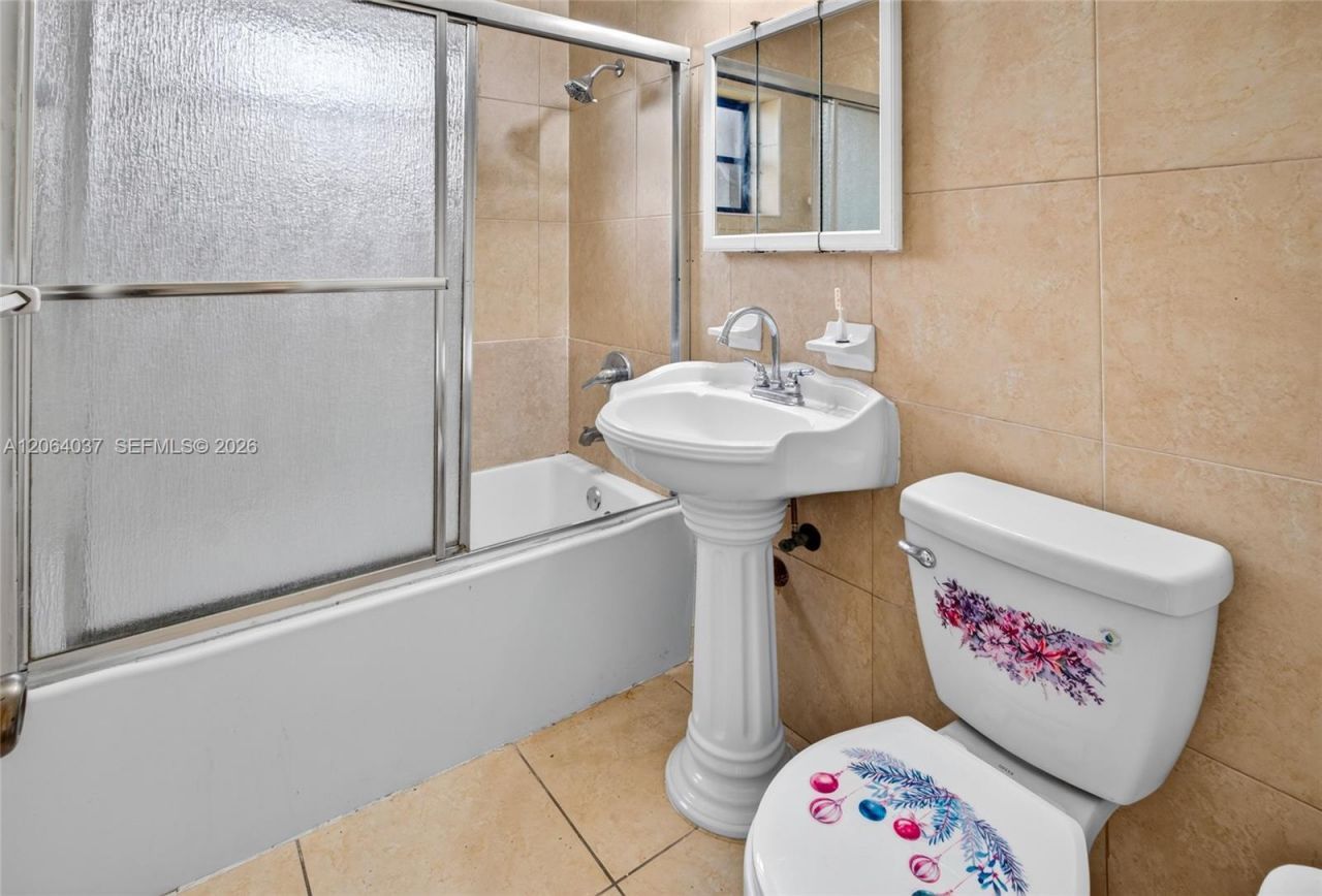 17950 NW 6th Court , Miami Gardens, FL 33169 Photo