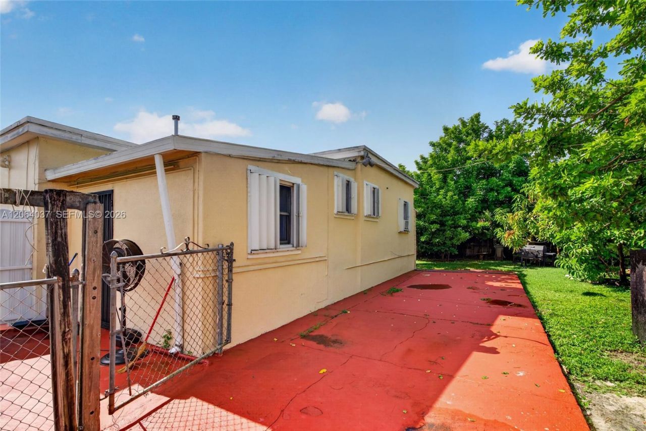 17950 NW 6th Court , Miami Gardens, FL 33169 Photo