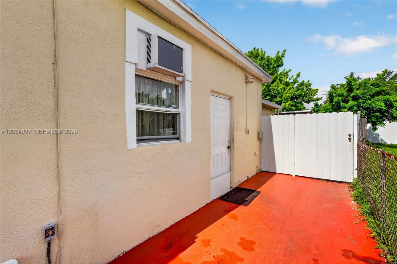 17950 NW 6th Court , Miami Gardens, FL 33169 Photo
