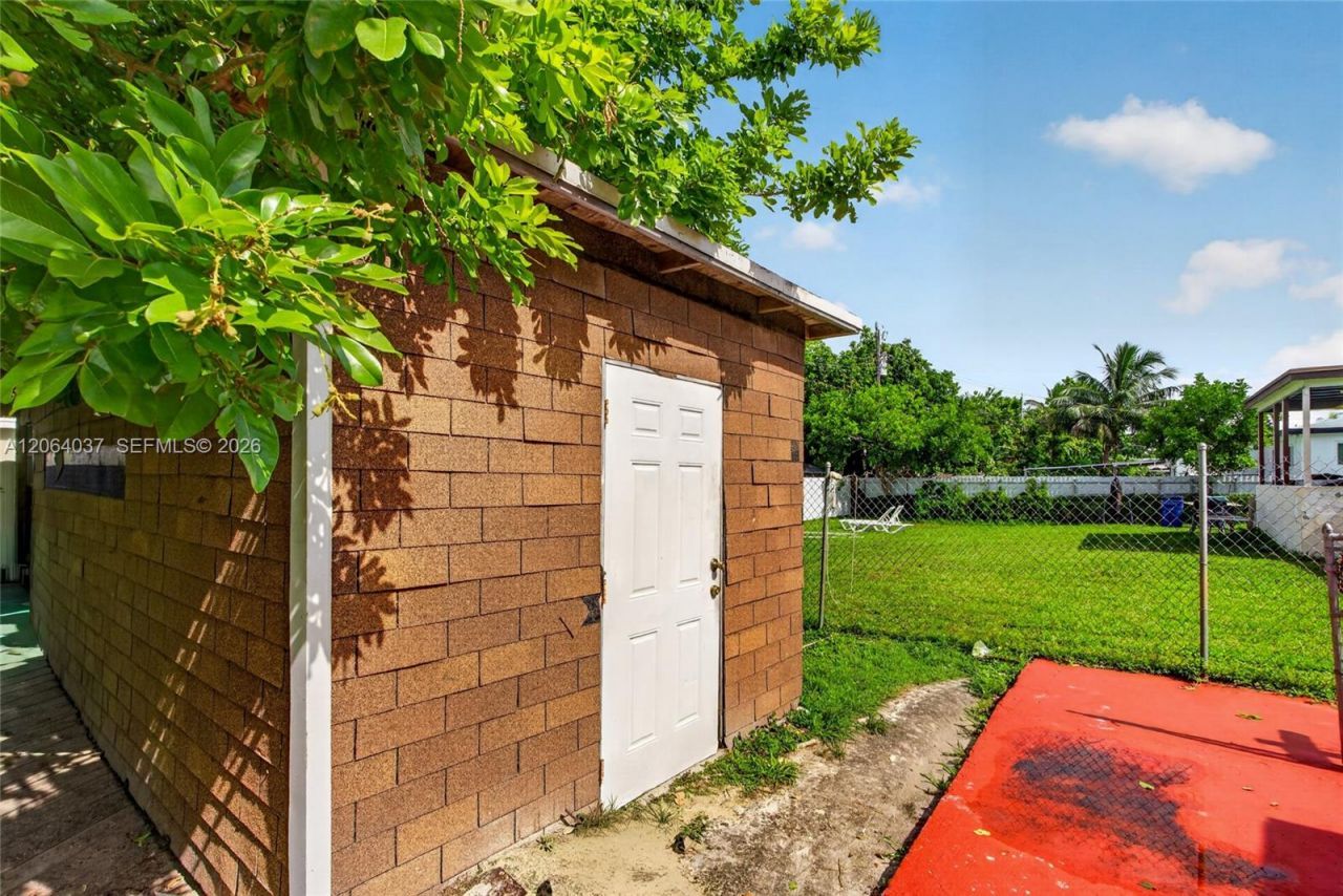 17950 NW 6th Court , Miami Gardens, FL 33169 Photo