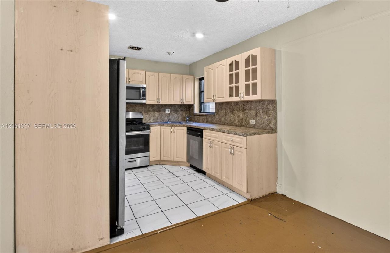 17950 NW 6th Court , Miami Gardens, FL 33169 Photo