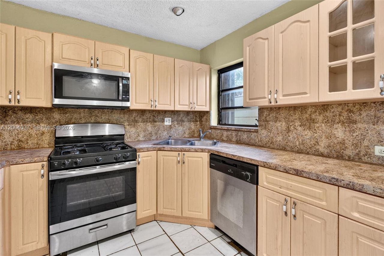 17950 NW 6th Court , Miami Gardens, FL 33169 Photo