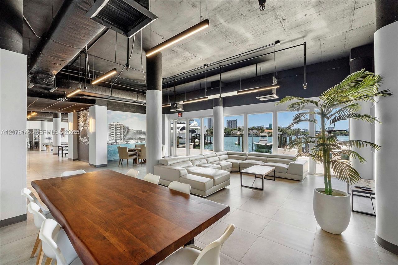 900 SW Bay Dr , Unit 617 & DS31, Miami Beach, FL 33141 Photo