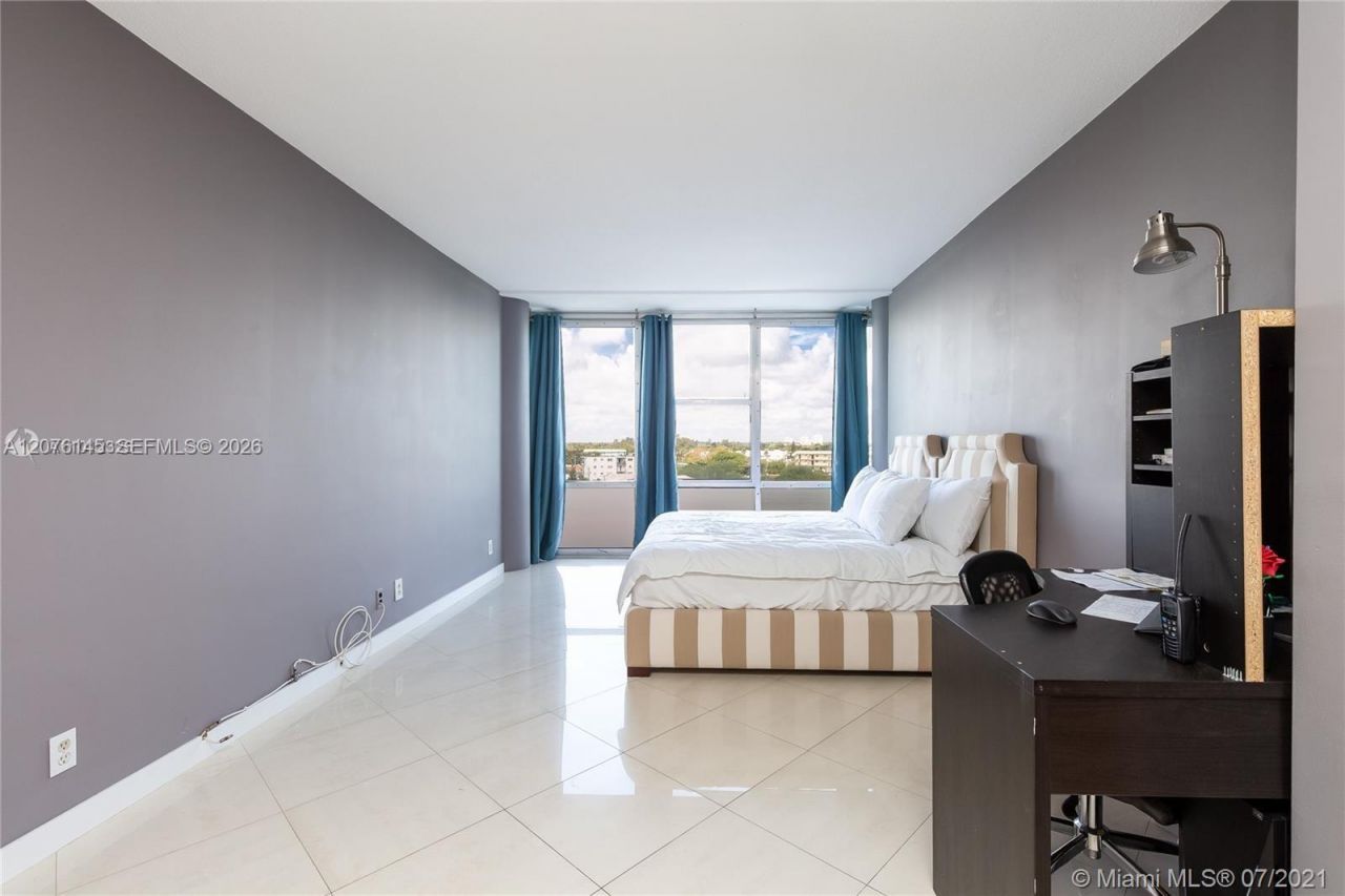900 SW Bay Dr , Unit 617 & DS31, Miami Beach, FL 33141 Photo