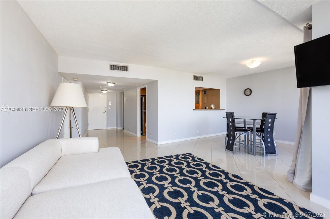 900 SW Bay Dr , Unit 617 & DS31, Miami Beach, FL 33141 Photo