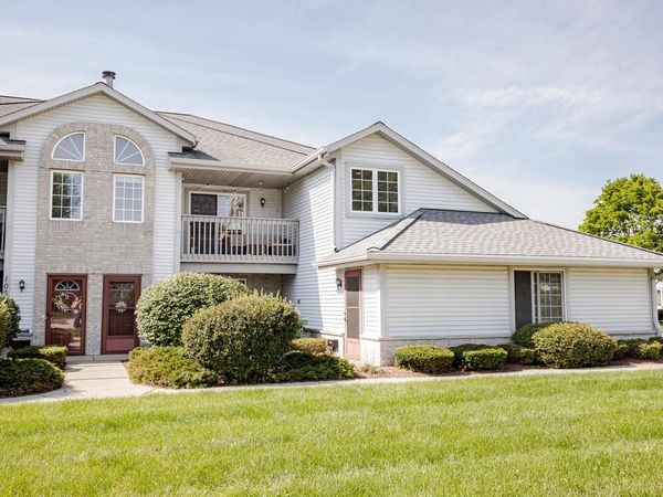 1061 Quinlan DRIVE, Unit F, Pewaukee, WI 53072