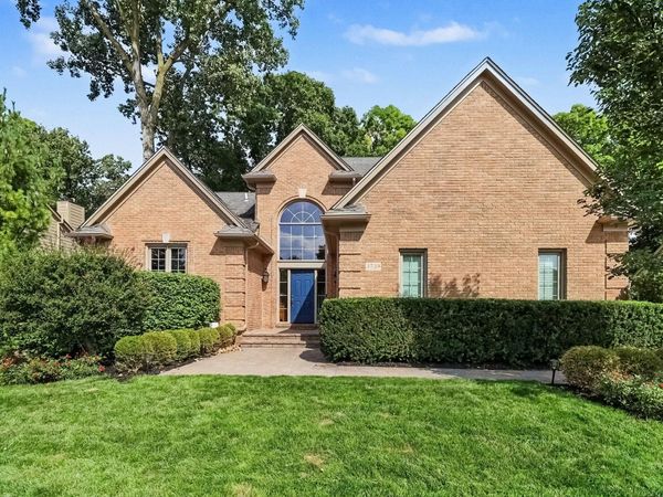 3739 Warwick Drive, Rochester Hills, MI 48309