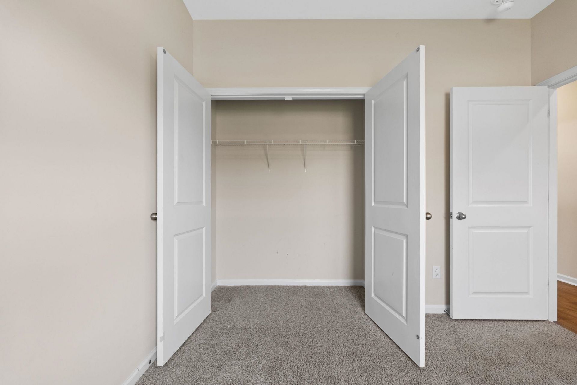 115 Avery Woods Dr. Photo 16