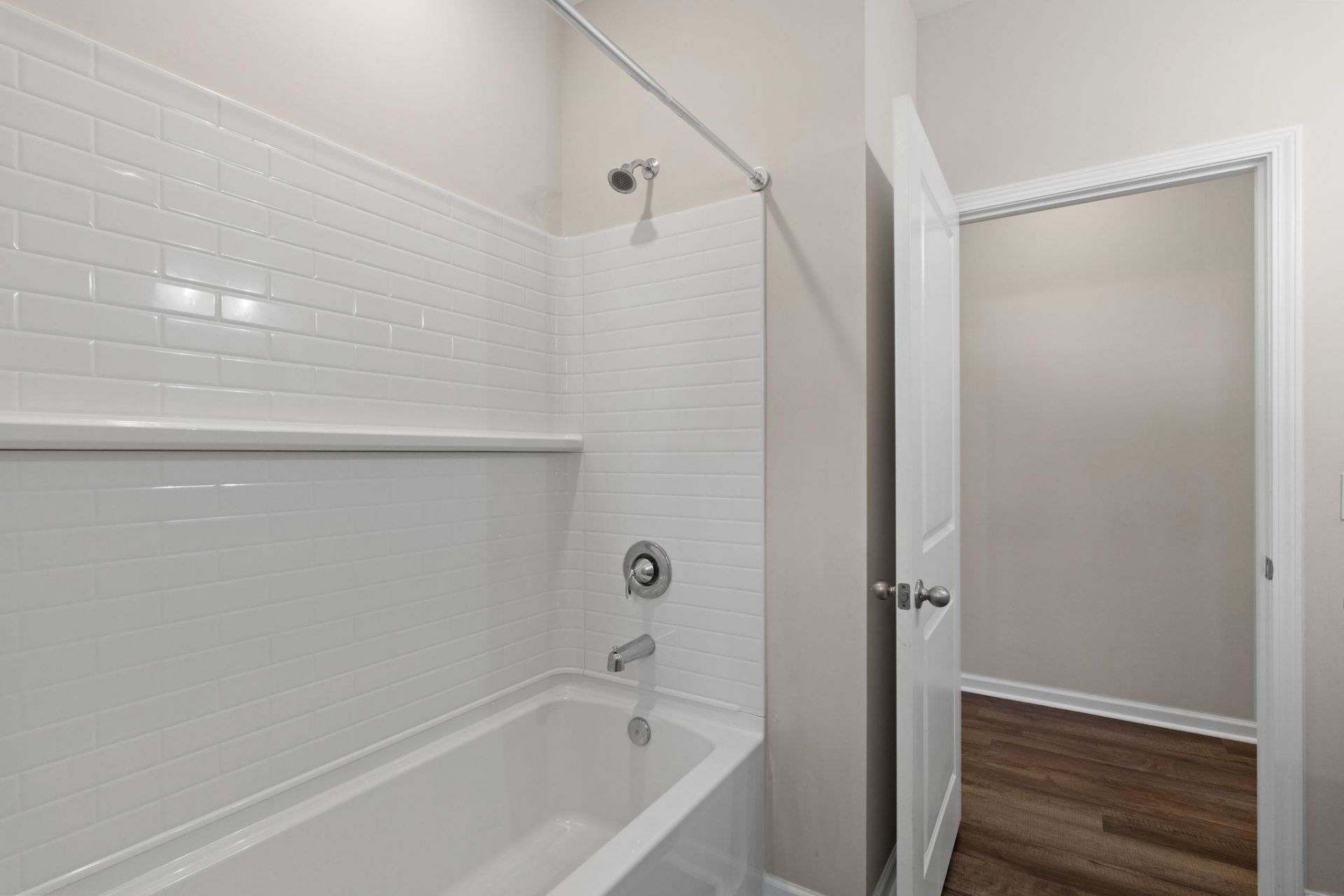 115 Avery Woods Dr. Photo 18