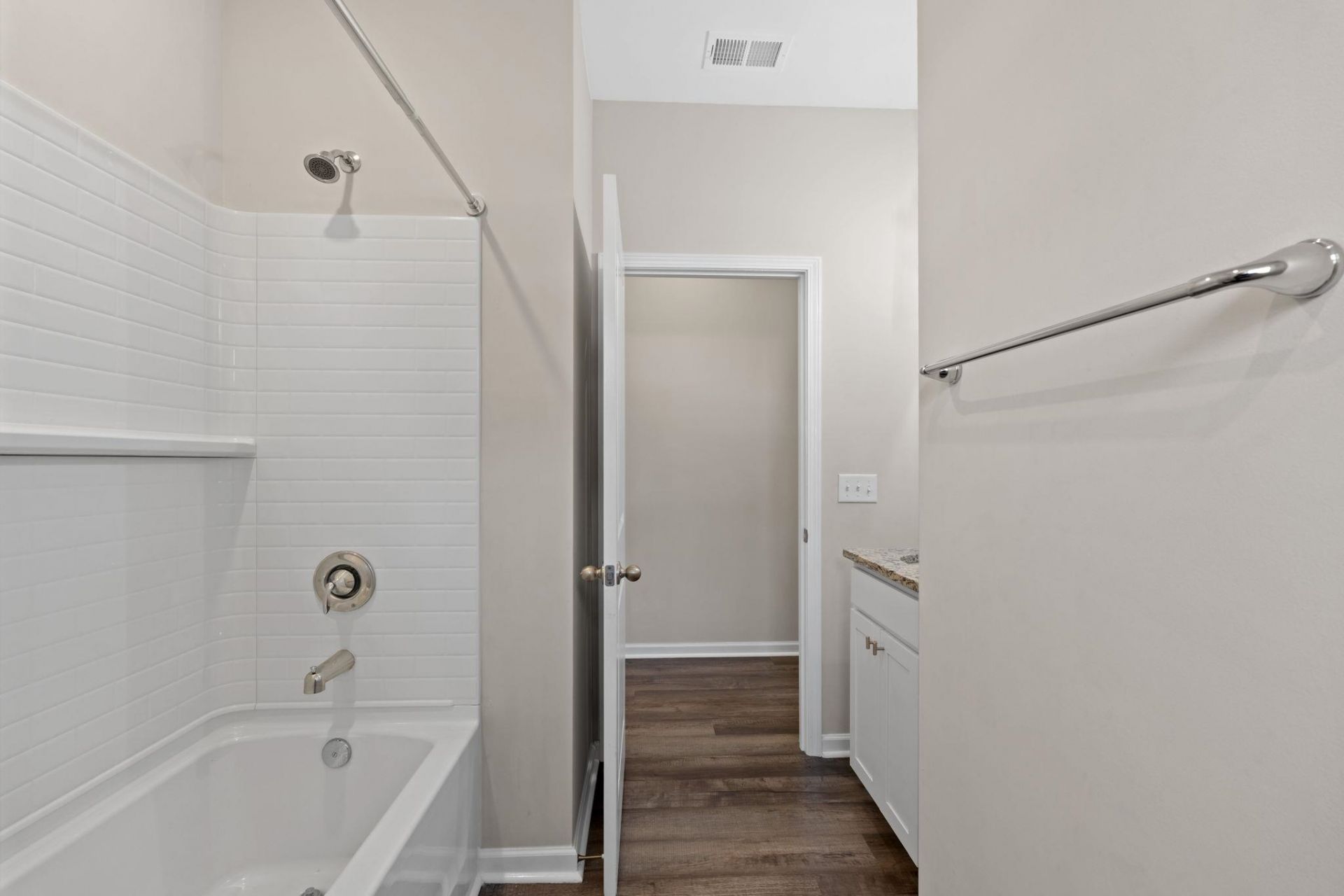 115 Avery Woods Dr. Photo 19