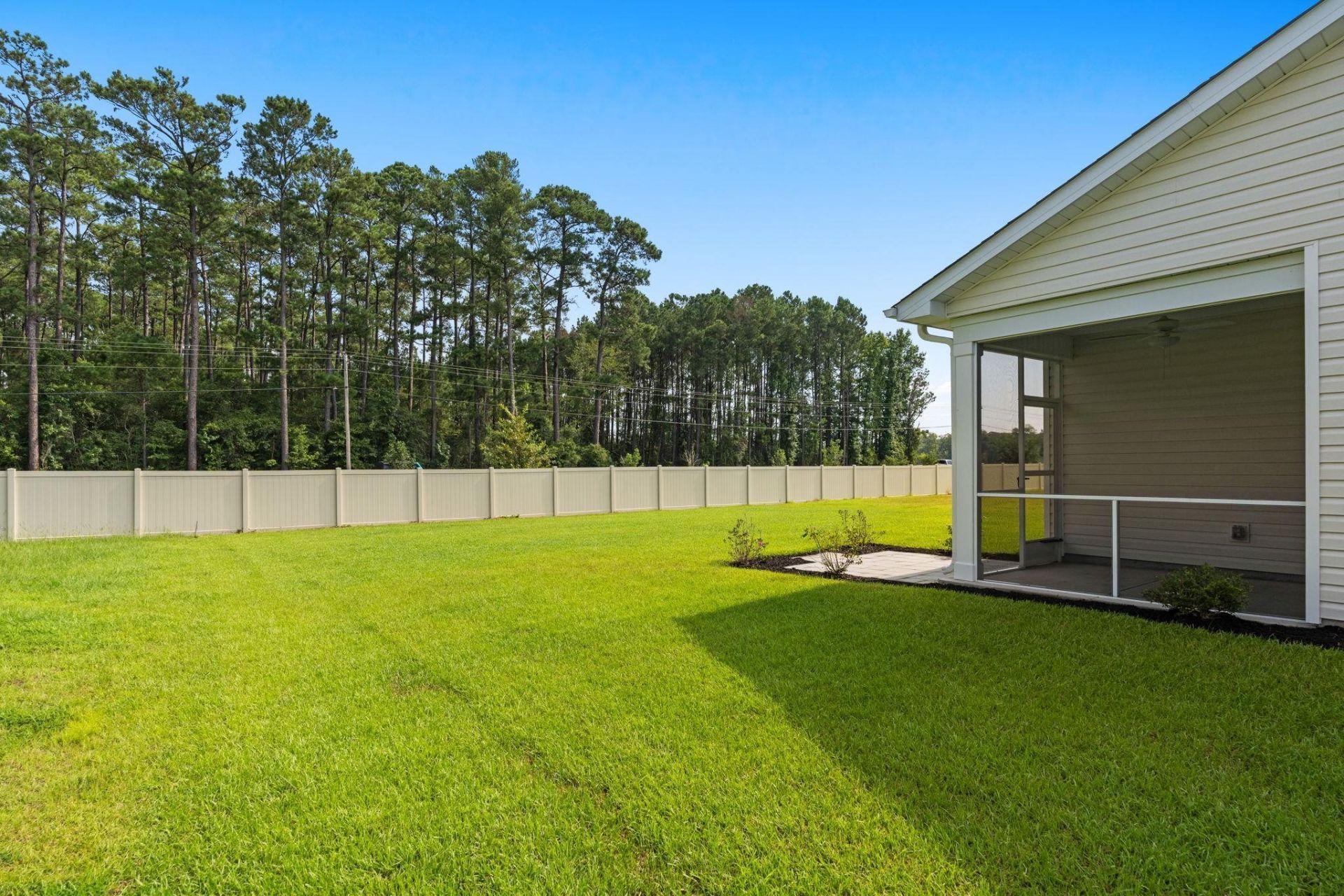 115 Avery Woods Dr. Photo 32
