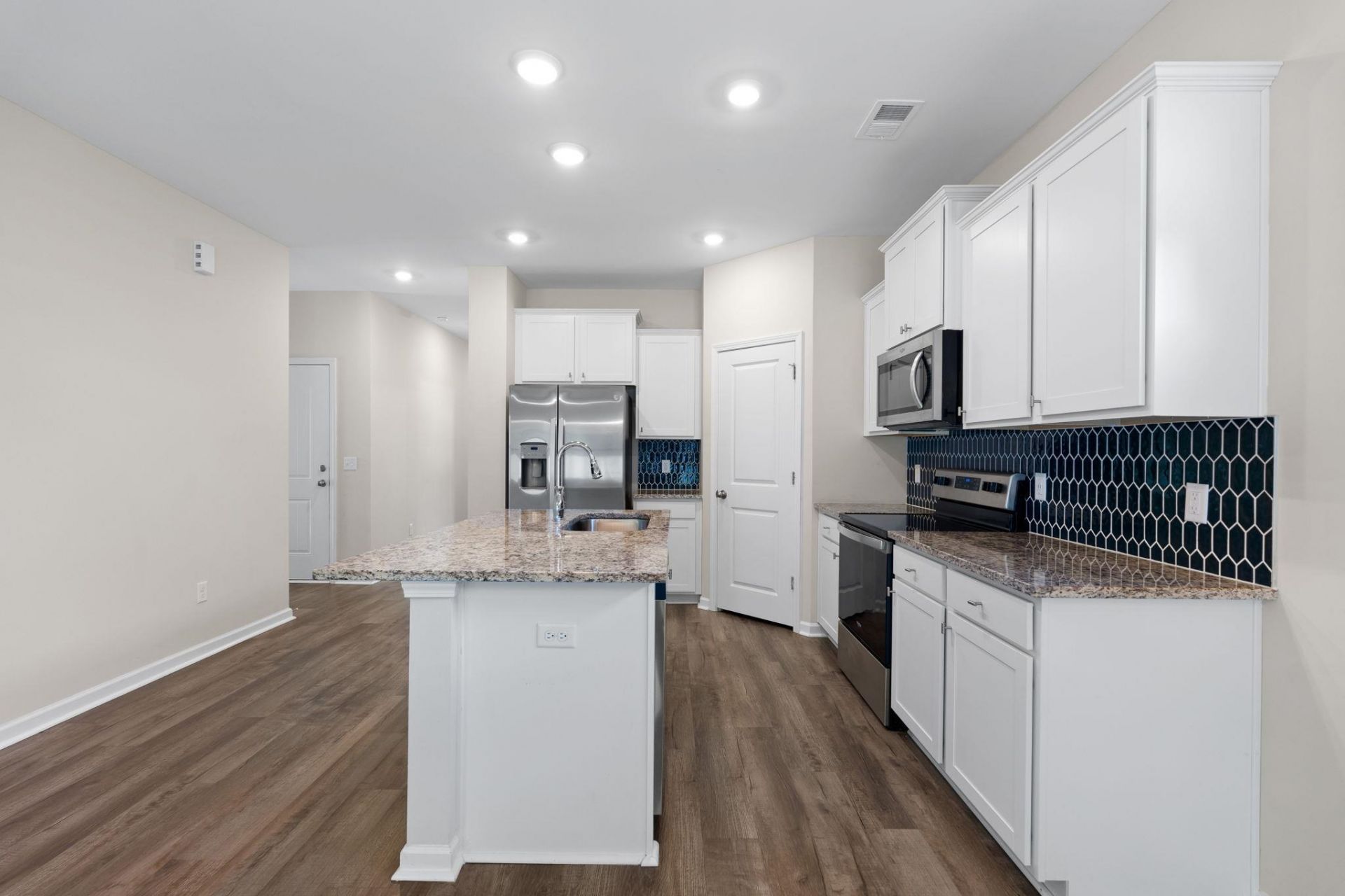 115 Avery Woods Dr. Photo 8