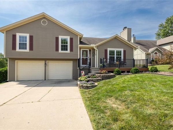 128 SW Tess Court, Lee's Summit, MO 64081