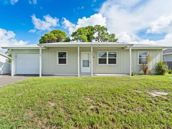 209 SW CHAPMAN Avenue, Port St. Lucie, FL 34984