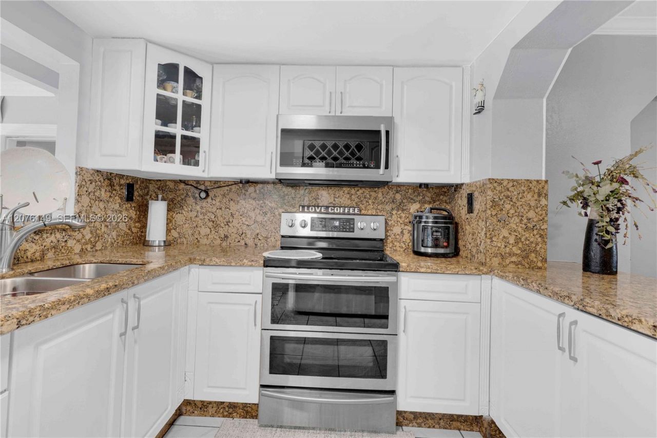 3030 NW 90th St , Miami, FL 33147 Photo