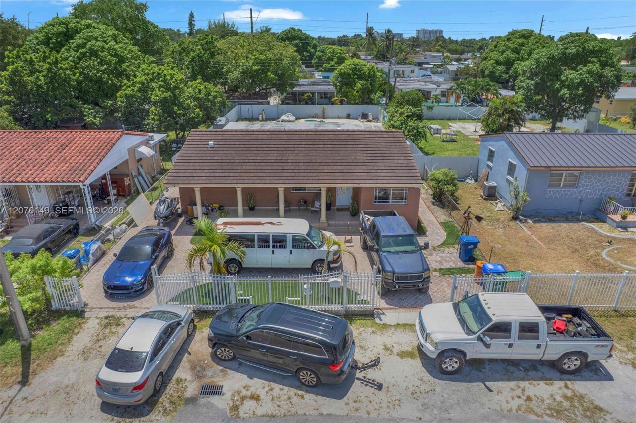 3030 NW 90th St , Miami, FL 33147 Photo