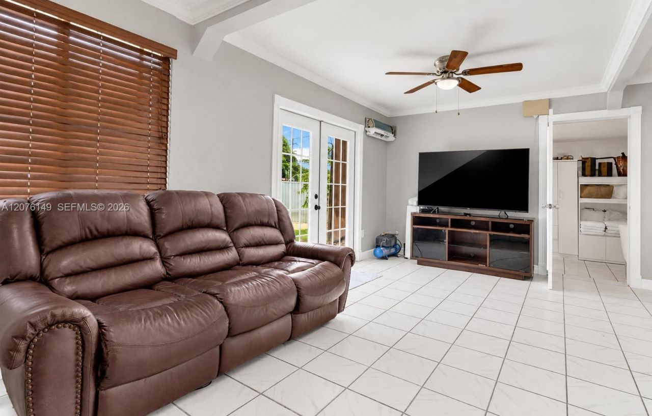 3030 NW 90th St, Miami, FL 33147 Photo