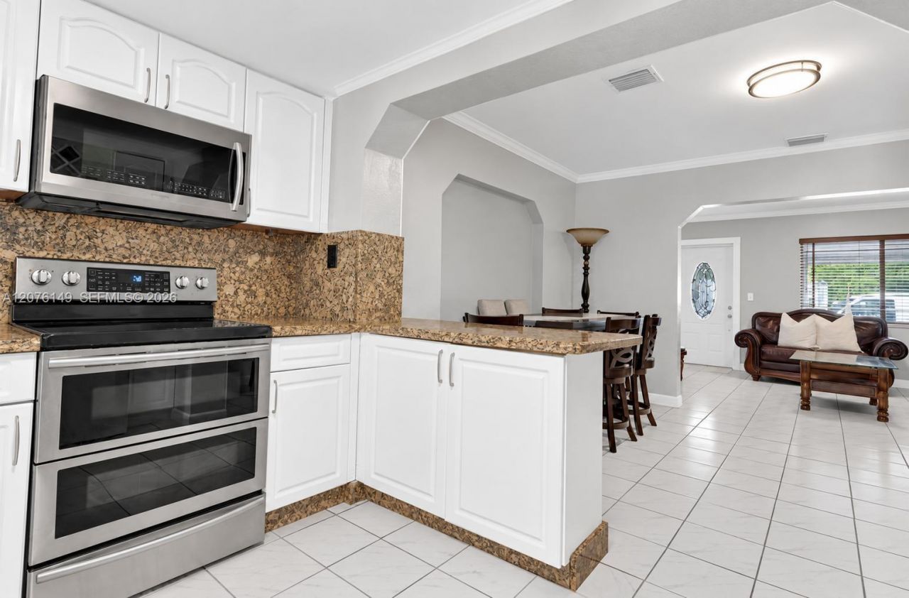 3030 NW 90th St, Miami, FL 33147 Photo
