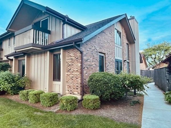 12 Kent Court , Willowbrook, IL 60527