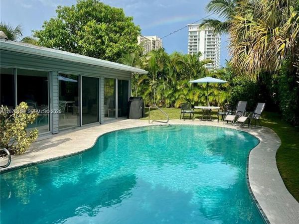1241 Manor Dr , Singer Island, FL 33404