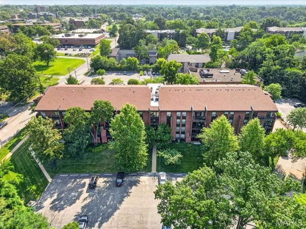 585 Coeur De Royale Drive, Unit 201, Creve Coeur, MO 63141