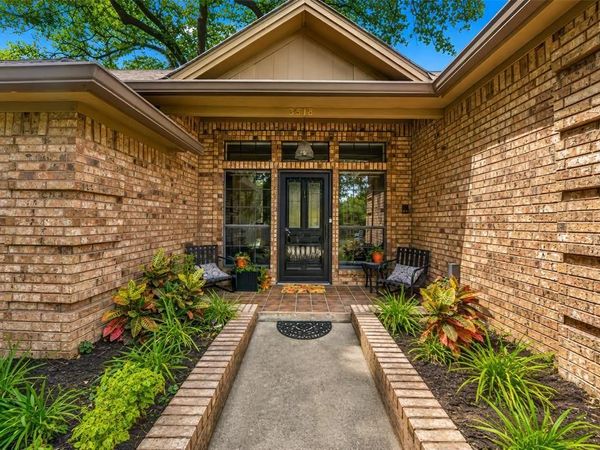 3518 Edgehill Street, Grapevine, TX 76051