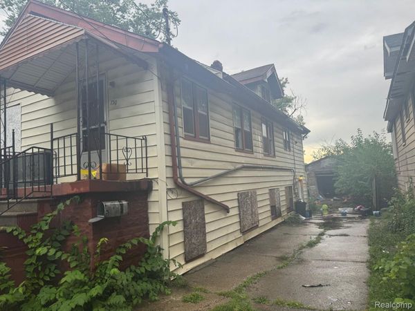730 Barrie Avenue , Flint, Mi 48507