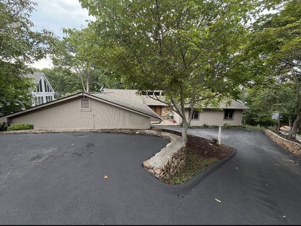 118 Starboard LN , Moneta, VA 24121