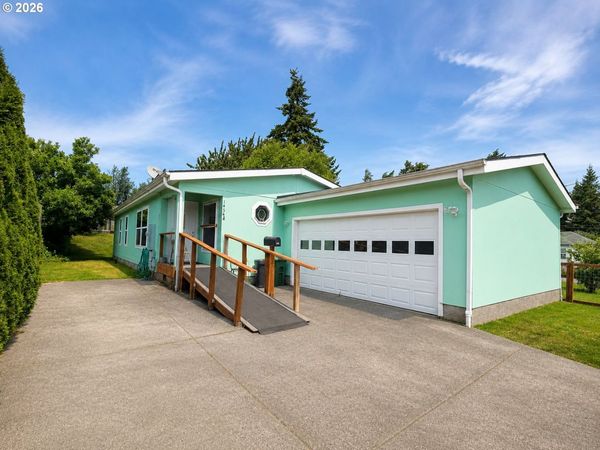 1454 MYRTLE AVE, Coos Bay, OR 97420