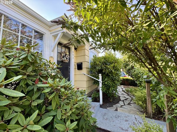 551 6th ST, Springfield, OR 97477